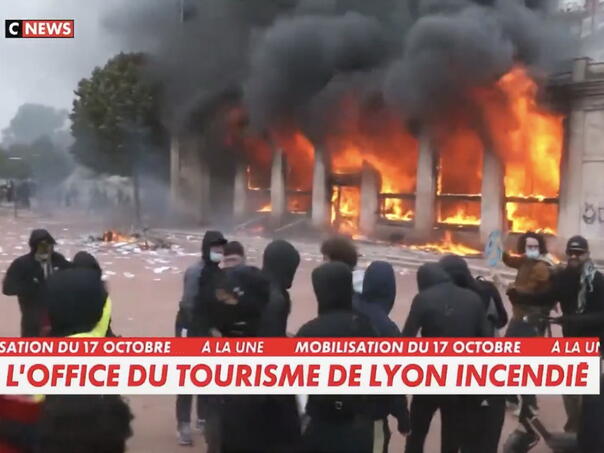 neredi-u-francuskoj-sukobi-s-policijom-u-lyonu-gori-zgrada-france_6ad37c52e5e12