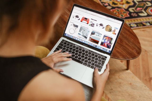 online kupuvanje pexels-polina-tankilevitch-5585793