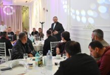 Скопскиот градоначалник на појадок со стопанствениците од индустриска зона ,,Пинтија”