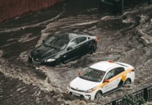 Училиштата во Истанбул затворени поради поплави предизвикани од поројните дождови