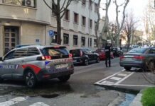 Полицајци случајно активираа рачна бомба во сопственото возило