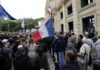 Париз воведува нови забрани! Се ограничуваат собирите и околу туристичките атракции