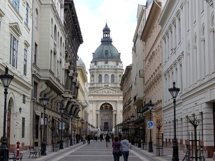 Saint_Stephen's_Basilica,_W,_Budapest_(19)_(13229766465)