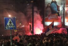 Десетици илјади граѓани, втор ден по ред“, ја слават изборната победа на плоштадот „Славија“ во Белград/видео