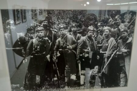 Изложбата „Револуција во кадар“ откри ретки и досега необјавени фотографии од македонското револуционерно минато (фотогалерија)