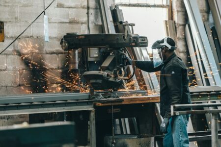 Бизнисот ќе ги дигне на нозе јавните претпријатија што работат со загуби