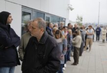 Предвремени парламентарни избори во Србија: До 11 часот гласале 27,3 отсто од гласачите