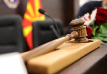 МАКЕДОНСКИОТ ПРЕМИЕР СО ПОРАКА ДО СТУДЕНТИТЕ АЛБАНЦИ: Усниот дел од правосудниот испит треба да се полага на македонски јазик
