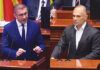 ХРАМОТ НА МАКЕДОНСКАТА ДЕМОКРАТИЈА ОДНОВО СТАНА АРЕНА НА ВЕРБАЛНИ ВАЛКАНИЦИ: Филипче го нарече Мицкоски „комплетен идиот“ – има ли дно во навредите!?
