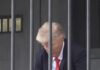 Трамп зад решетки во Техеран: Инсталацијата со американскиот претседател предизвика сообраќаен метеж во Техеран/ФОТО/ВИДЕО